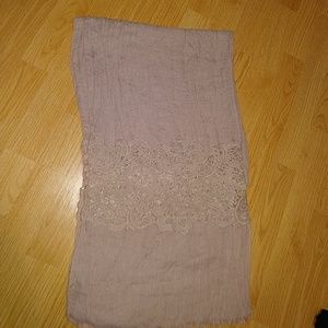 Scarf with lace inlay